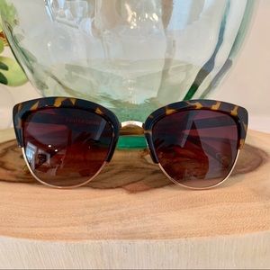 NWOT - Foster Grant Sunglasses